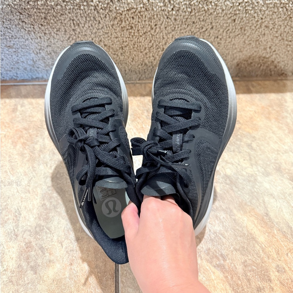 Lululemon Blissfeel 2 running shoes Size 6 black